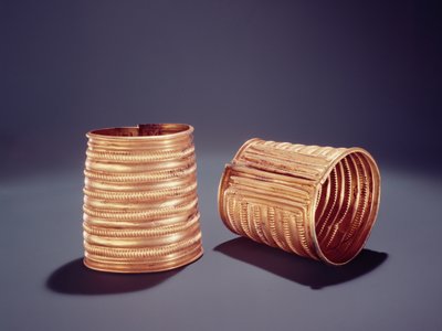 Paar Armreifen, aus Derrinboy, County Offaly, Mittlere Bronzezeit von Age Bronze
