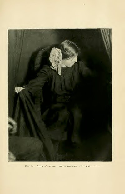Eva Carrière produziert Ektoplasma, Paris, 8. Mai 1912, aus 