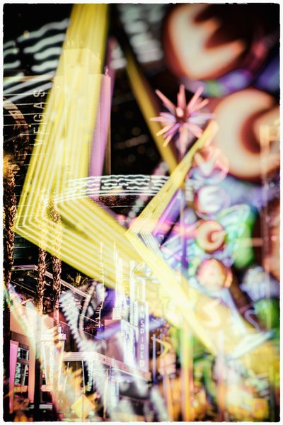 Magnetfelder in Vegas, 2020 von Alex Caminker