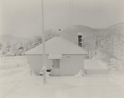 Erster Schnee und das kleine Haus von Alfred Stieglitz