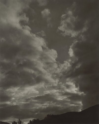 Musik - Eine Folge von zehn Wolkenfotografien, Nr. II von Alfred Stieglitz