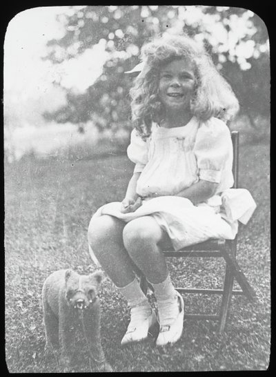 Ohne Titel Georgia E. mit Teddybär, ca. 1916 von Alfred Stieglitz