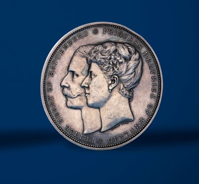 Medaille zur Erinnerung an die Hochzeit von Prinzessin Beatrice und Prinz Henry von Battenberg, 1885 von Alfred and Wyon, Joseph Shephard Wyon