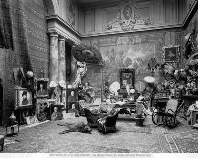 Atelier des florentinischen Malers Eduardo Gelli, in der Via Marsilio Ficino 10, Florenz (s/w Foto) von Fratelli Alinari