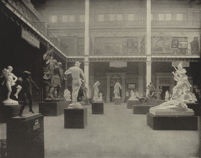 Französische Skulptur im Kunstpalast von American Photographer (after)