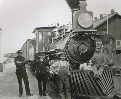 Ein Güterzug der Central Pacific Railway mit Besatzung in Mill City, Nevada von American Photographer