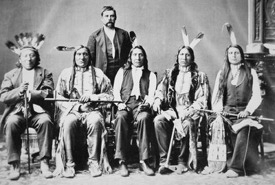 Delegation von Sioux-Häuptlingen, angeführt von Red Cloud (1822-1909) in Washington D.C. um Präsident Ulysses S. Grant (1822-85) im Jahr 1870 zu sehen von American Photographer