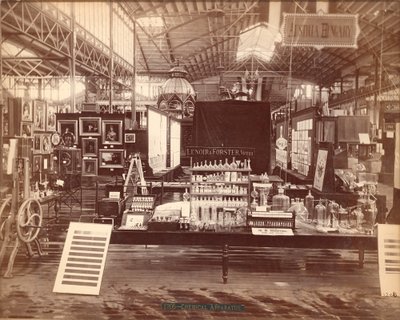 Lenoir & Forsters Ausstellung, Hauptgebäude, Centennial International Exhibition, Philadelphia, 1876 von American Photographer