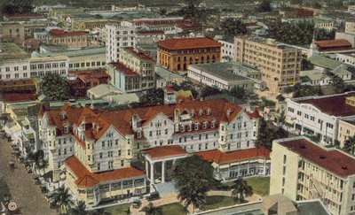 Miami, Florida, ca. 1925: Vogelperspektive, zeigt das Halcyon Hotel im Vordergrund (Farbfoto) von American Photographer