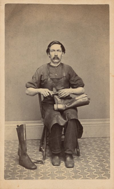 Porträt eines Schuhmachers, um 1863 von American Photographer