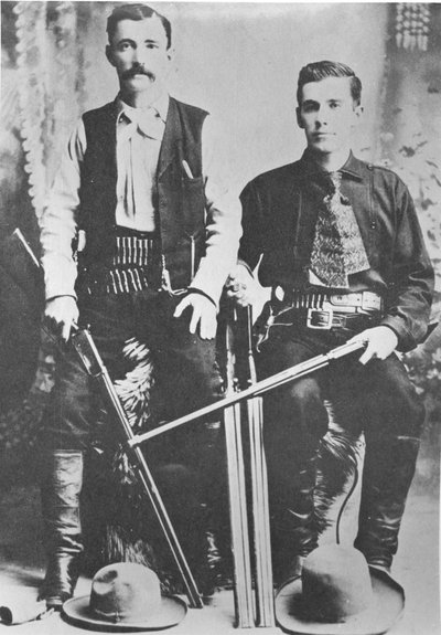 Wells Fargo Kutschbote bewaffnet mit Schrotflinten und Winchester-Repetiergewehren von American Photographer