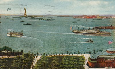 New Yorker Hafen von der Battery, mit Freiheitsstatue und Ellis Island, um 1910 von American School