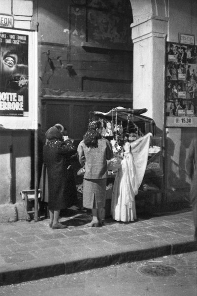 CROTONE - DER KONFETTI-KIOSK von Ando Gilardi