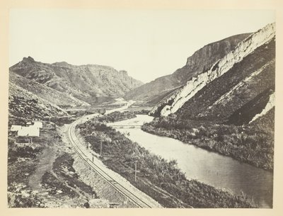 Wilhelminas Pass, Fernsicht auf gezackte Felsen oder Teufelsrutsche, Weber-Schlucht, Utah von Andrew Joseph Russell