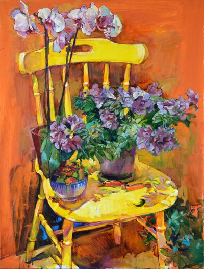 Gelber Stuhl mit Blüten von Andrii Kutsachenko