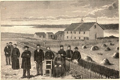 Bischof Isidore Clut (1832-1903), R.P. Le Corre und andere Mitglieder der Providence-Mission in Athabaska Mackenzie (Athabaska-Mackenzie) in Kanada am Ende des 19. Jahrhunderts. Gravur in „Les Missions Catholiques au XIXème Siècle“ von Louis-Eugène Louvet. von Anonymous Anonymous