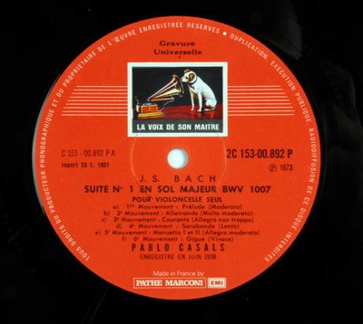 Etikett der Schallplatte 33 Umdrehungen (Vinylplatte) der Marke „EMI die Stimme seines Herrn“ von Pablo Casals, der die 6 Suiten für Cello von Johann Sebastian Bach interpretiert. von Anonymous Anonymous