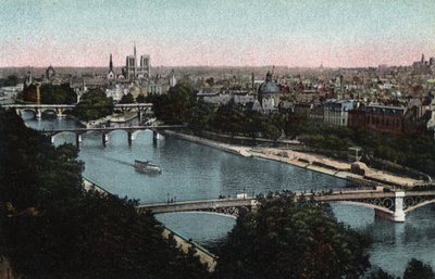 Paris: Panorama der Seine in Richtung der Kathedrale Notre Dame und der Île de la Cité. Fotografie von 1920 im „Künstlerischen Album“ der Stadt Paris. Private Sammlung. von Anonymous Anonymous