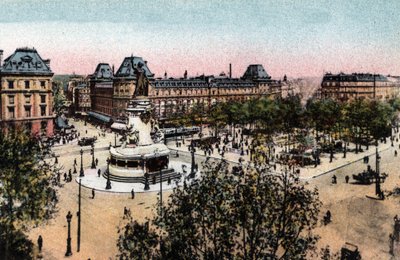 Paris: Blick auf den Place de la Republique mit der Statue der Republik. Fotografie von 1920 im „Artistic Album“ der Stadt Paris. Private Sammlung. von Anonymous Anonymous