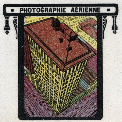 Fotografie: Luftaufnahme eines Gebäudes. Anonyme Illustration von 1925. Private Sammlung. von Anonymous Anonymous