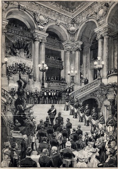 Russische Matrosen steigen während eines Galaabends im Opernhaus Garnier in Paris die große Treppe hinauf. Gravur in 