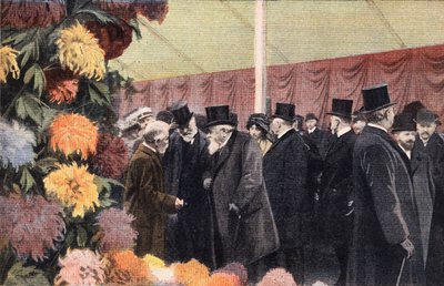 Die Chrysanthemen-Party: Offizielle Chrysanthemen-Ausstellung. Gravur. Aus der Zeitung „Le petit parisien“ am 20.11.1910. Private Sammlung. von Anonymous Anonymous
