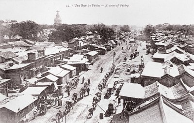 Ansicht einer Straße in Peking, China, Fotografie vom Anfang des 20. Jahrhunderts - Privatsammlung von Anonymous Anonymous
