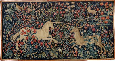 Ein Einhorn und ein Hirsch in einem Blumenfeld von Anonymous master.