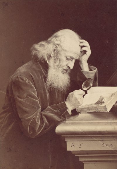 Bärtiger Mann mit Lupe, der ein Manuskript untersucht von Antoine Samuel Adam Salomon