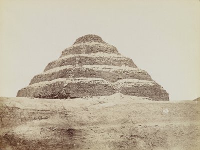 Pyramide von Saqqara, Blick von Südosten auf die Stufenpyramide von Antonio Beato