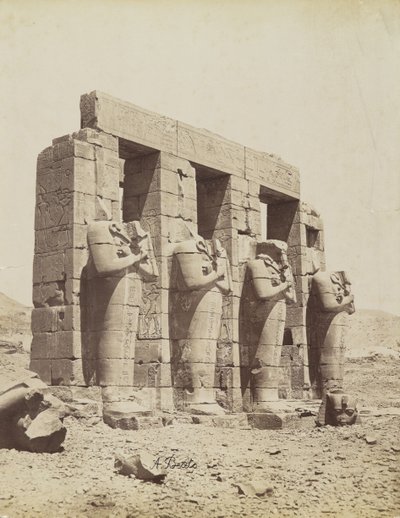 Ramesseum, Theben, Blick auf den Südosten des zweiten Hofes von Antonio Beato