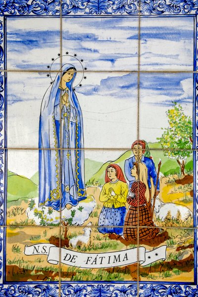 Fatima-Mosaik in der armenisch-katholischen Klosterkirche Unserer Lieben Frau, Bzommar, 2022 von Artist Unknown