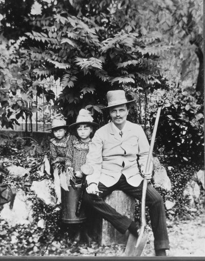Selbstporträt von August Strindberg mit seinen Kindern auf dem Land von August Johan Strindberg
