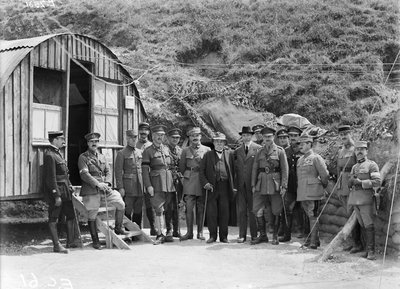 M. Georges Benjamin Clemenceau, der französische Premierminister, besucht die 4. Division, ein einmaliger Besuch an der australischen Front, 7. Juli 1918 von Australian Photographer