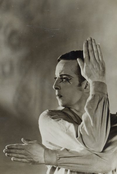 Postkarte von Robert Helpmann (1909-86) in The Wanderer, 1941 von Australian Photographer