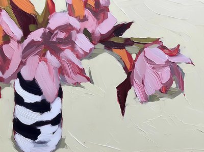 Rosa Blumen Gestreifte Vase von Avanesova Elena