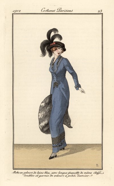 Frau im Kleid und langer Jacke aus blauem Wollsamt von B Berty