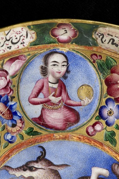 Gedeckter Schüssel, Untertasse und Löffel mit astrologischer Dekoration, frühes 19. Jahrhundert von Baqir