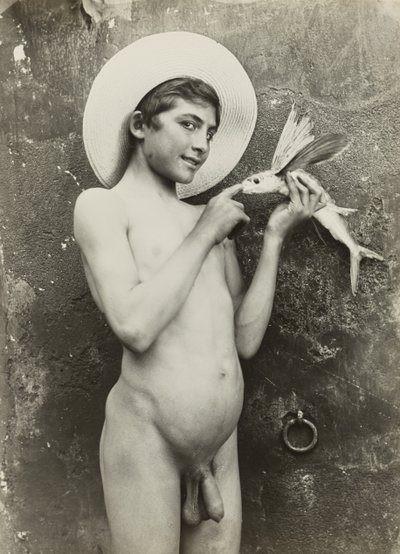 Junge mit Fisch von Baron Wilhelm von Gloeden