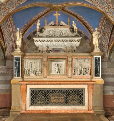 Krypta, Hochaltar mit der Arche der Heiligen Marcellino und Peter Exorzist, Ausgeführt von Benedetto Briosco 1506-08, Rekonstruiert von Matteo Galletti 1609 von Benedetto Briosco