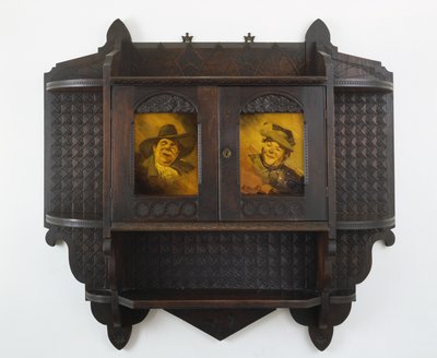 Hängeschrank mit Keramikplatten, um 1890er von Benn Pitman