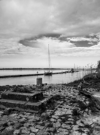 Hafen an der Dordogne, Bourg-sur-Gironde, Gironde von Bernard Bonnefon