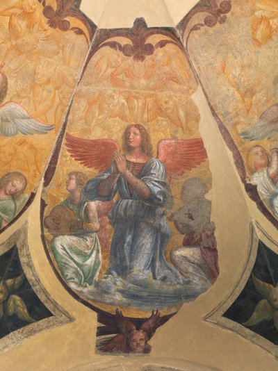 Betender Engel zwischen zwei knienden Musikern und Cherubim von Bernardino Luini