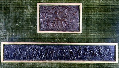 Der Triumph des Bacchus und die Kreuzabnahme Christi von Bertoldo di Giovanni