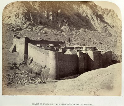 Kloster St. Katherine mit Jebel Mūsā im Hintergrund, aus der Vermessung der Sinai-Halbinsel von British Photographer