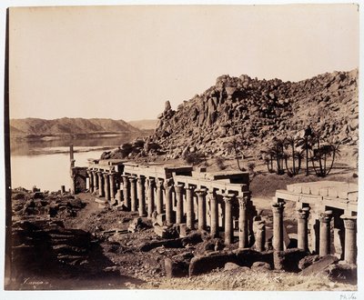 Ruinen des Tempels der Isis in Ägypten - Fotografie der Zangali-Brüder, Ende des 19. Jahrhunderts von Brothers Zangaki