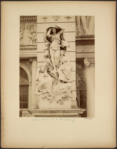 Dekoration an einem Gebäude von Browning