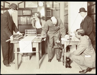 Ausstellung des Simen-Automatischen Signalsystems im Museum für Sicherheitsgeräte des American Institute of Social Service, New York, 1908 von Byron Company