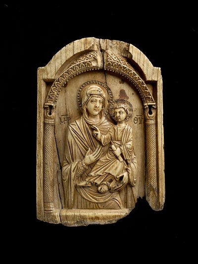 Ikone der Jungfrau Hodegetria, die auf das Christuskind zeigt, das auf ihrem linken Arm sitzt, eine Schriftrolle in der linken Hand hält und mit der rechten Hand segnet von Byzantine