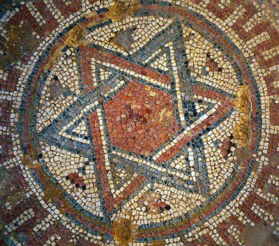 Detail eines Mosaikbodens mit dem Davidstern aus einer byzantinischen Kirche in Shiloh, Westjordanland, 4. Jahrhundert n. Chr. (Mosaik) von Byzantine Byzantine